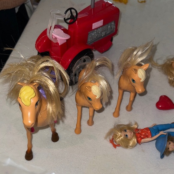 Barbie Red Tractor and Tan Horses Playset - Picture 2 of 4